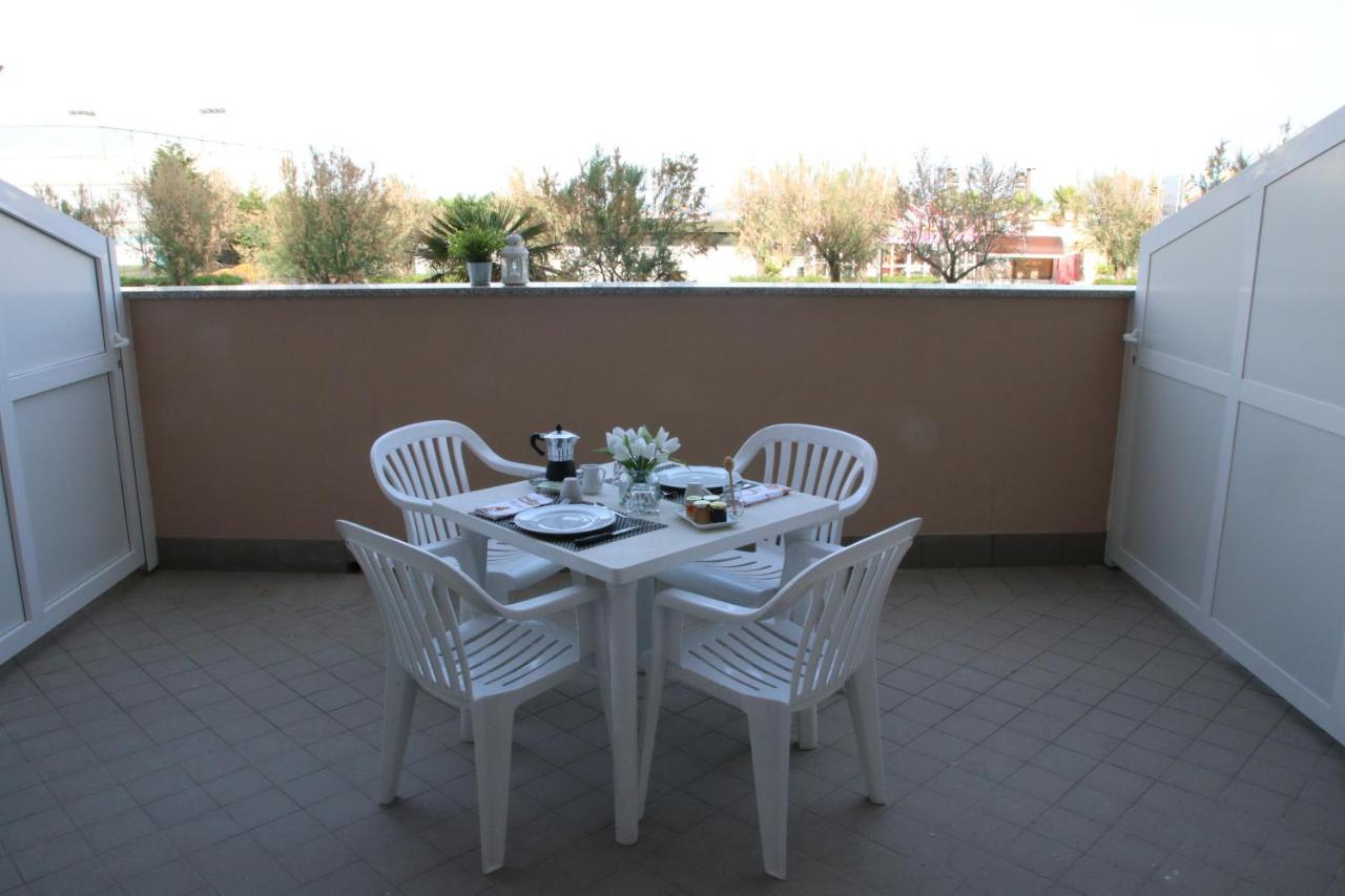 Residence Capinera Sottomarina Bagian luar foto